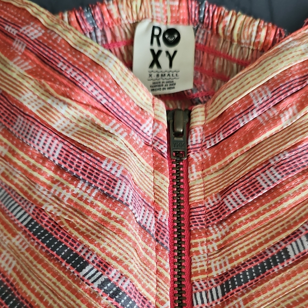 Roxy Strapless Dress with Pink and Yellow Pattern - Picture 3 of 7